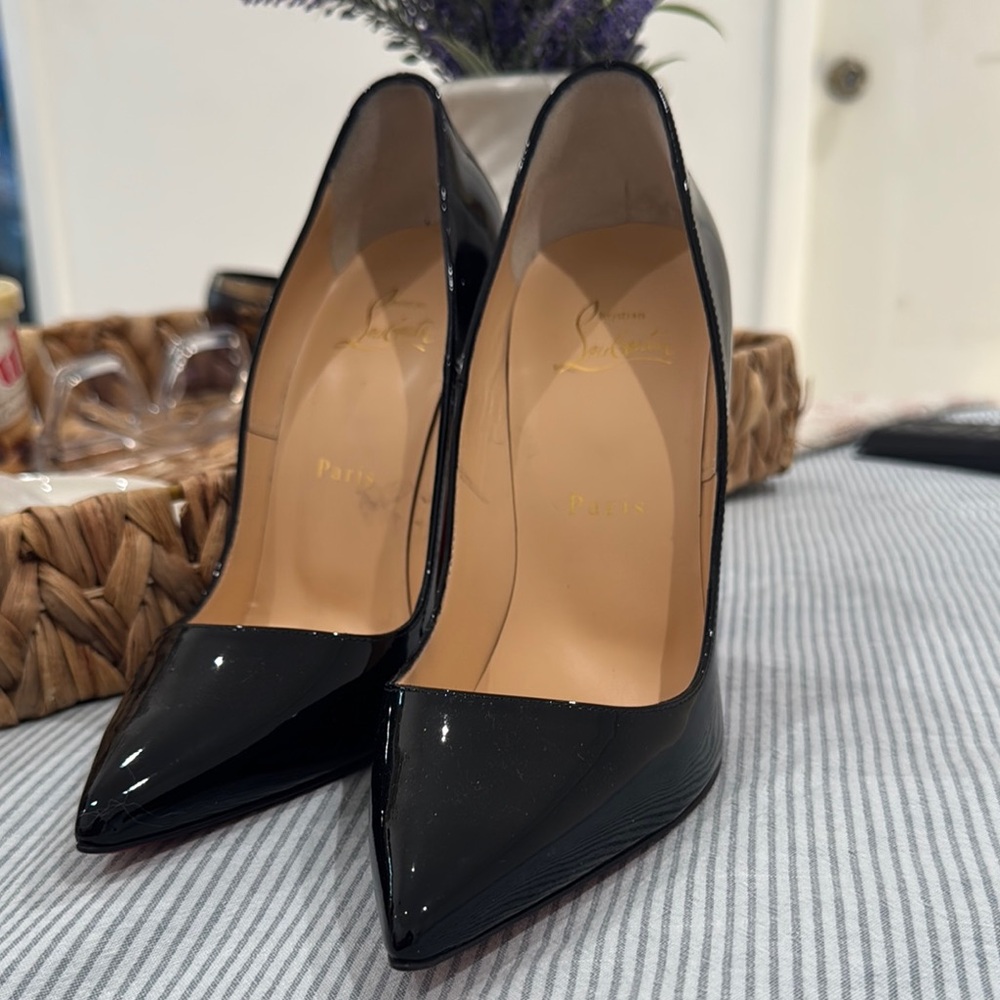Glossy Black Stiletto Heels with Pointed Toe